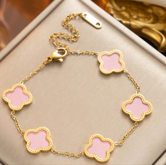 18K Gold Plated Clover Charm‎ Bracelet NEW (Gold) - Picture 1 of 4